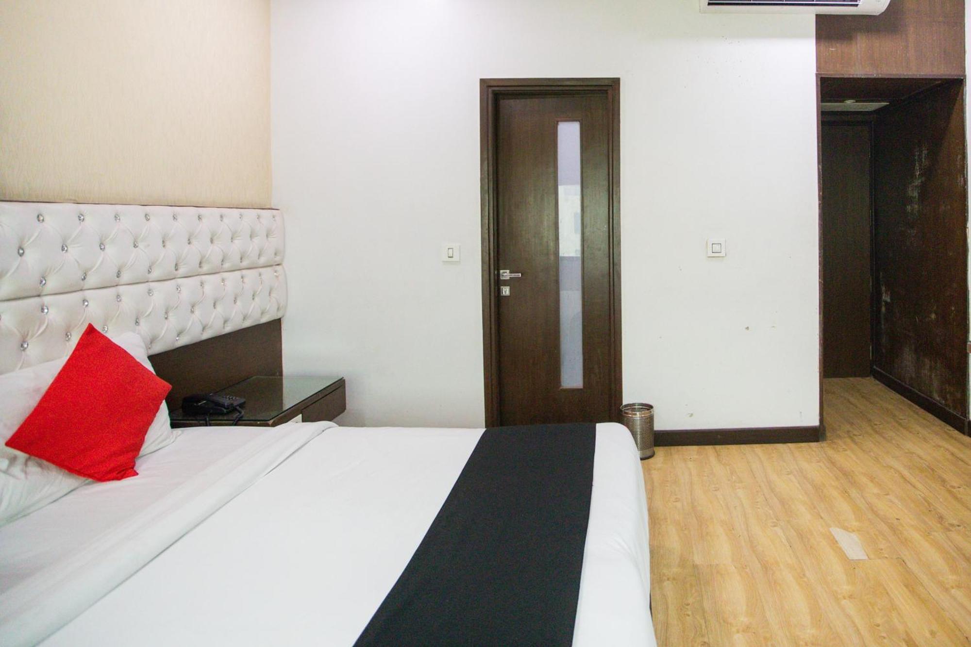 Hotel O Parktel Indirapuram Eksteriør bilde