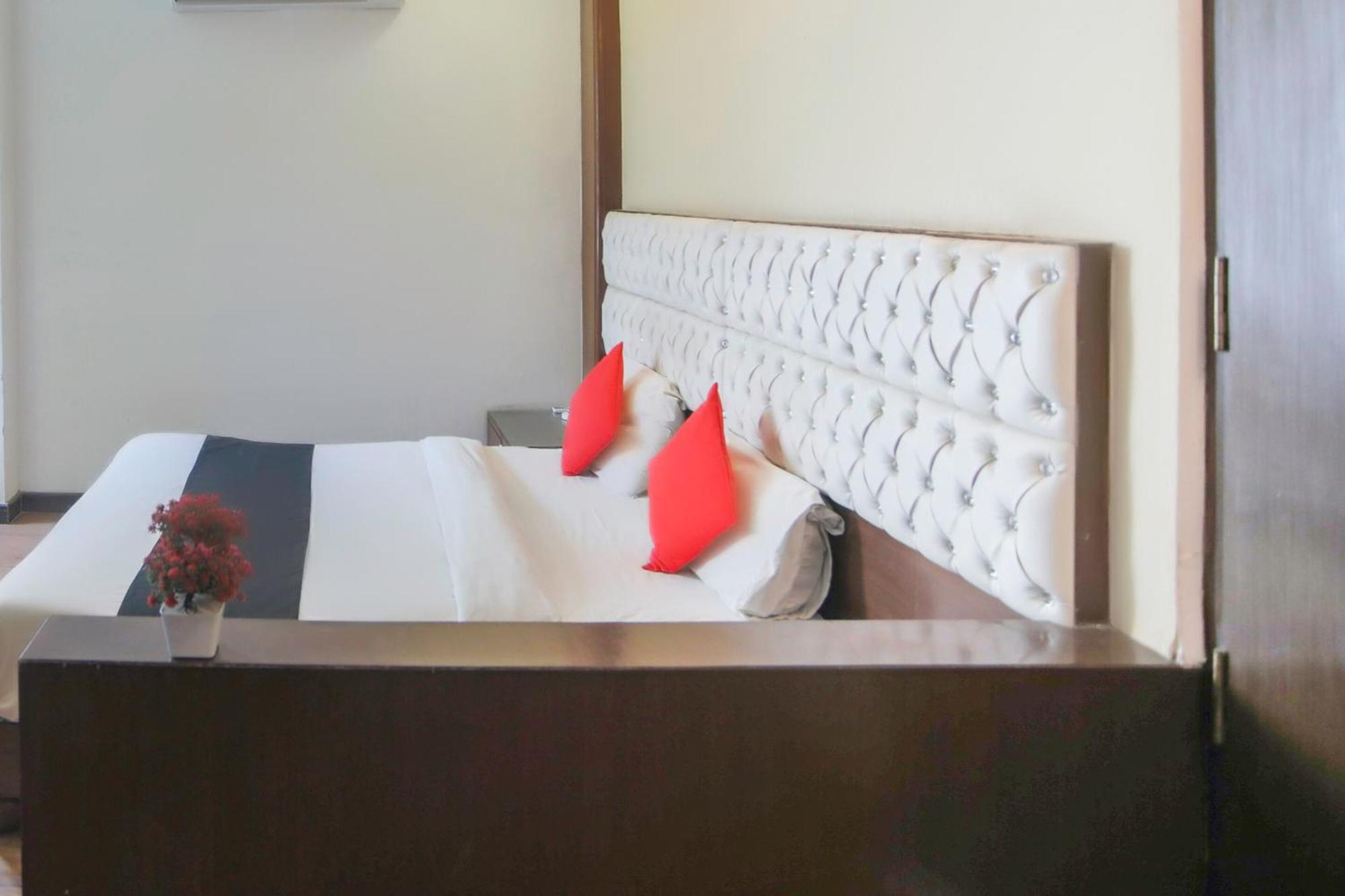 Hotel O Parktel Indirapuram Eksteriør bilde